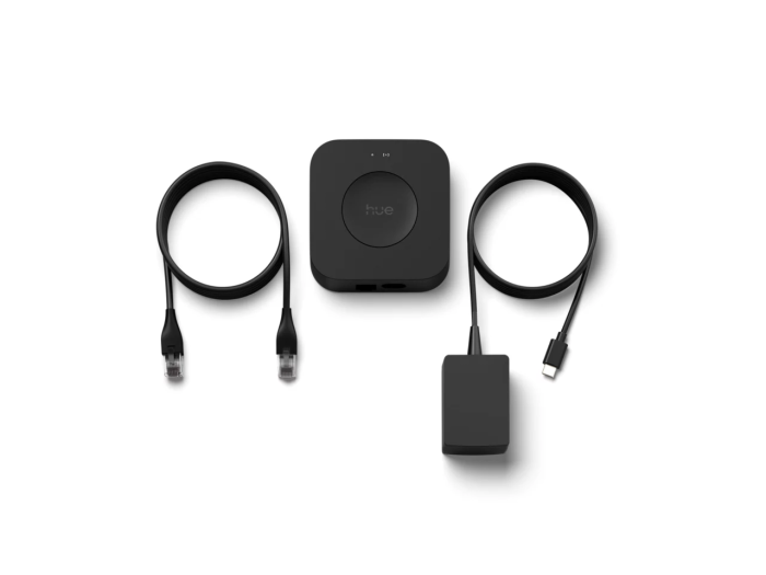Der Lieferumfang der Philips Hue Bridge Pro (Bild: Signify)